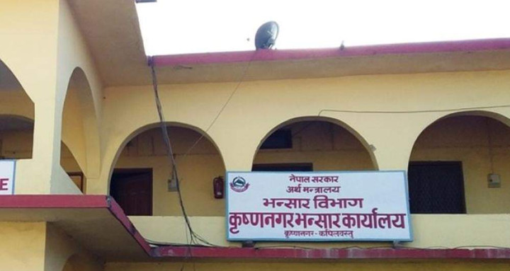 भन्सार कार्यालयबाटै मदिरा गायव, कर्मचारीले चोरी गरेर पिएको पुष्टि