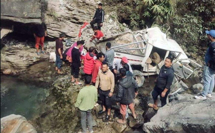 सिन्धुपाल्चोकको बाह्रबिसेमा बोलेरो जीप दुर्घटना, २ जनाको मृत्यु, ४ घाईते
