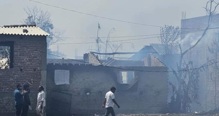 महोत्तरीमा भीषण आगलागी सयौं घर भए खरानी