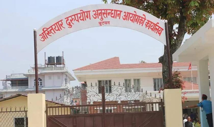 घुस लिदै गर्दा मालपोतका ना.सु. नरहरि खनाल रङ्गेहात पक्राउ