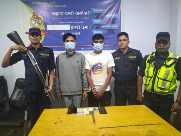 चक्कु देखाएर पठाओ चालकलाई लुटपाट गर्ने २ जना पक्राउ