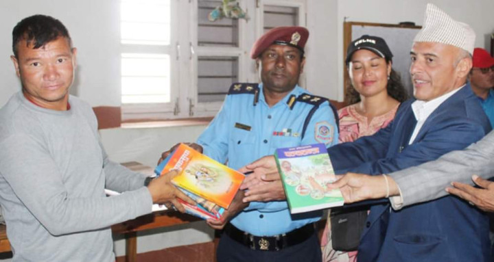 जिल्ला कारागार जुम्लामा पुस्तकालय स्थापना, कैदीबन्दीलाई दिइयो किताब !