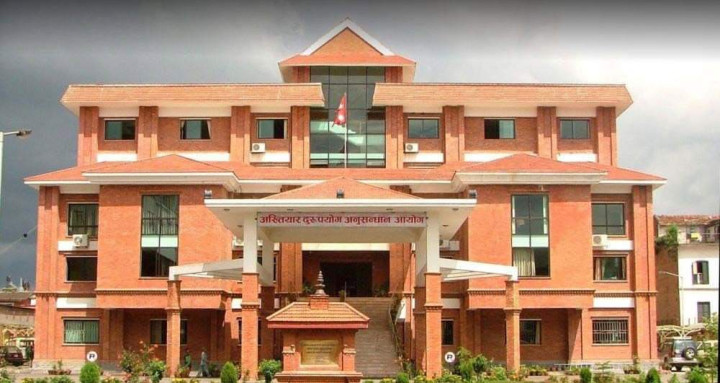 वडाध्यक्ष ८० हजार घुससहित अख्तियारको फन्दामा