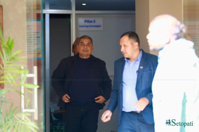 दुर्गा प्रसाईंलाई वीर अस्पतालमा स्वास्थ्य परीक्षण पश्चात् प्रहरी हिरासतमै फर्काइयो