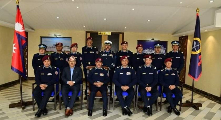 प्रहरीको प्राविधिक तर्फका ३ डीआईजीलाई दर्ज्यानी चिन्ह प्रदान