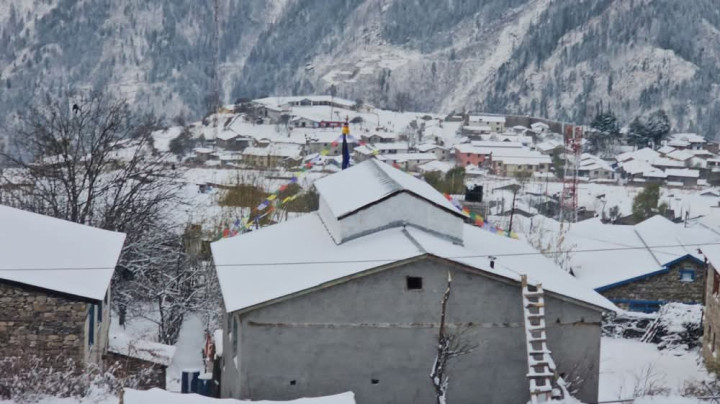 हुम्लाका सिमकोट लगायतका क्षेत्रमा हिमपात