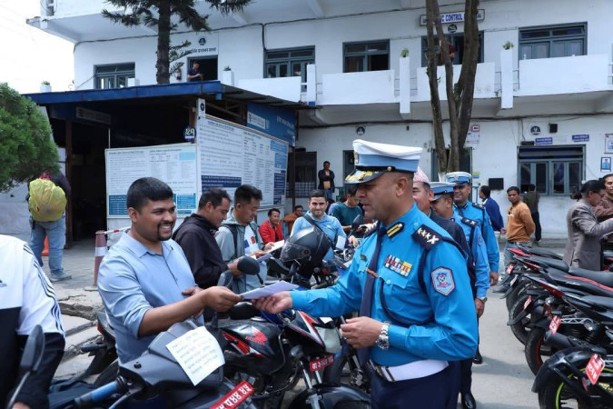 एसएसपी  घिमिरेद्वारा चोरी भएका सवारी साधन  धनीलाई हस्तान्तरण