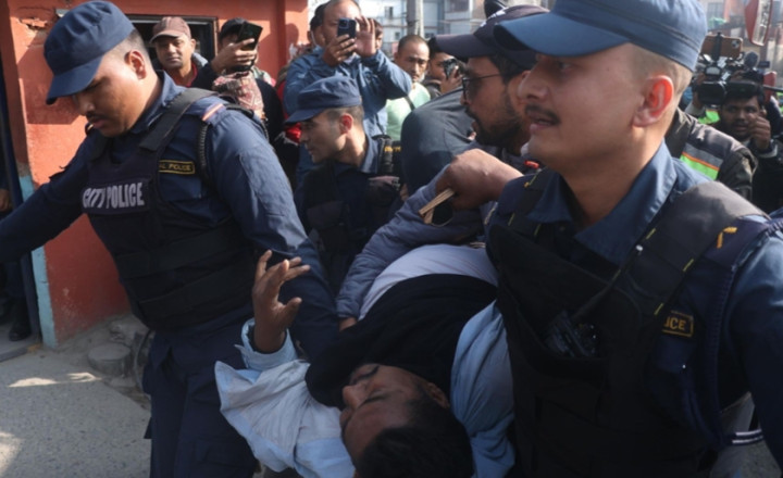 गौशालाका अतिक्रमित संरचनामा हटाउँदा अवरोध गर्ने सुमन सायमीसहित ३ जना नियन्त्रणमा