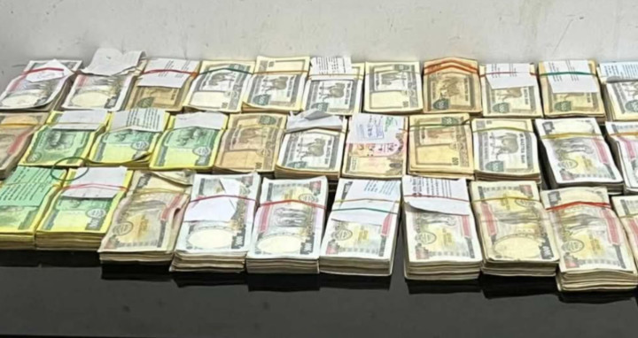 साँगाबाट स्रोत नखुलेको २५ लाख बरामद, दुईजना पक्राउ