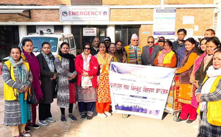 लायन्स क्लब आरम्भको उत्कृष्ट कार्य: कान्ति बाल अस्पतालका बिरामी र कुरुवालाई फलफूल तथा बिस्कुट वितरण