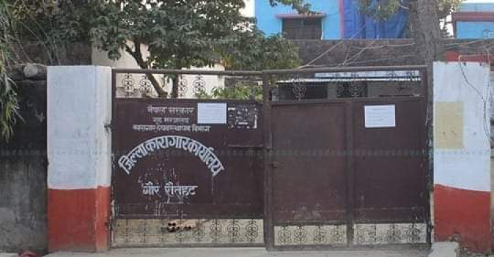 प्रहरीद्वारा पसलमा छापा  कारागारको ११४ बोरा चामल बरामद