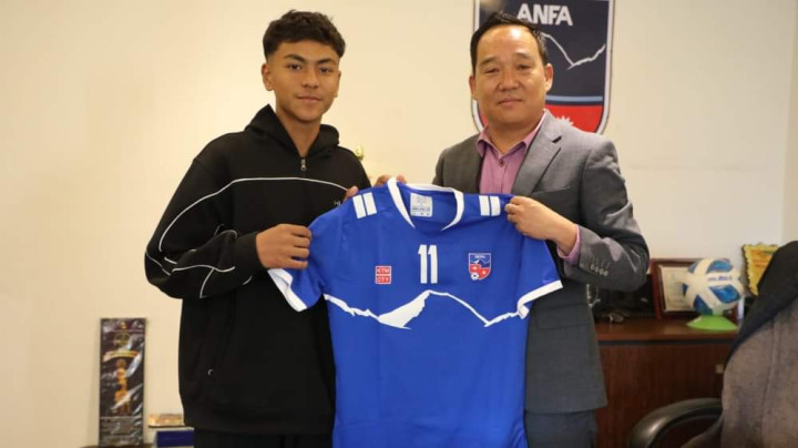 नेपाली फुटबलर रोहितले म्यानचेस्टर युनाइटेडमा एक साता प्रशिक्षण गर्ने