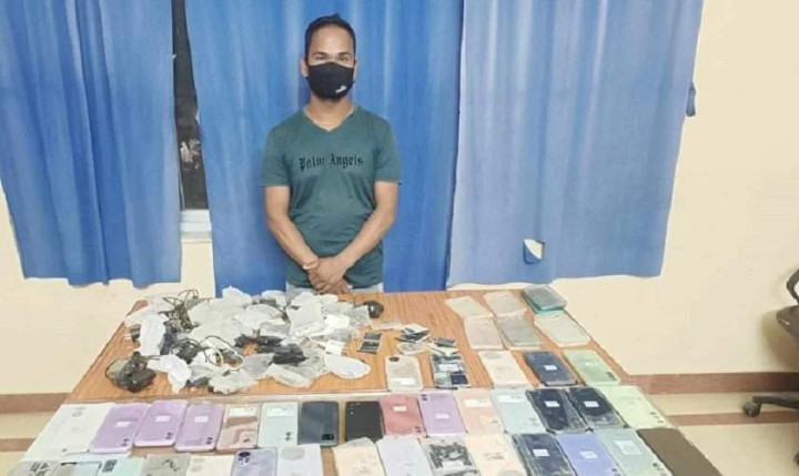 १५ लाख रुपैयाँ बराबरका मोबाइलसहित एक पक्राउ