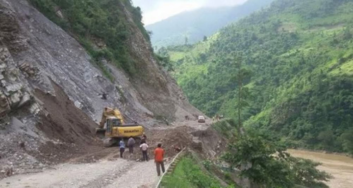 बेँसीसहर-चामे सडकमा आजदेखि साउन महिनाभर राति सवारी सञ्चालनमा रोक