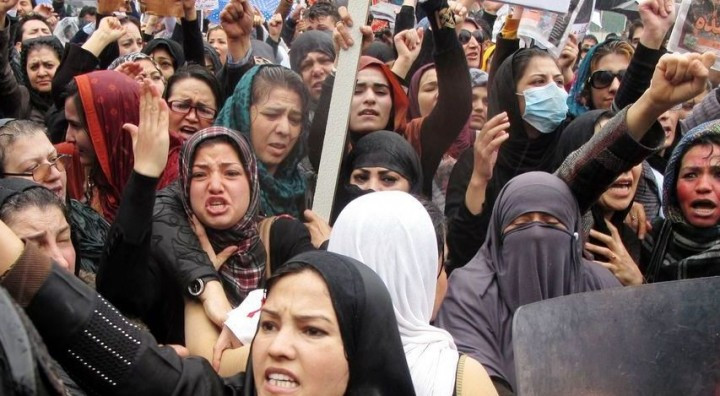 ﻿अफगानीस्तानमा महिलाहरूको शान्तिपूर्ण प्रदर्शनमा हवाइफायर