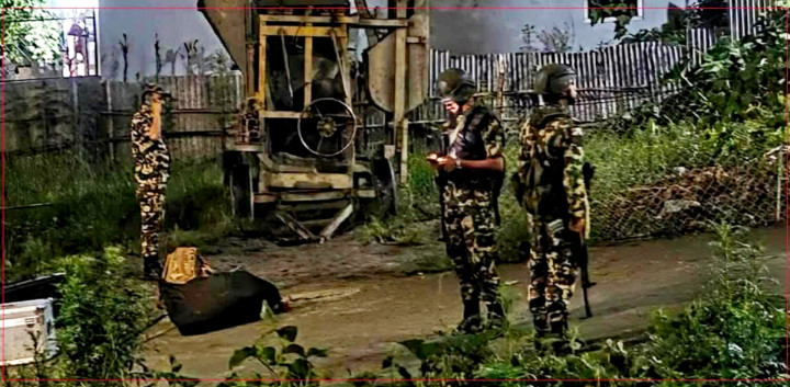 ८ वटा सकेट बम डिस्पोज, ९७ नाल हतियार बरामद